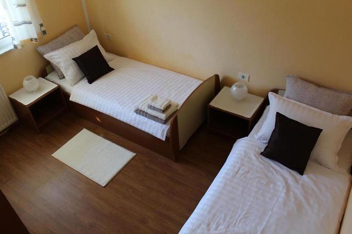 Apartments Ficur With Swimming Pool & Grill, ポルトローシュ エクステリア 写真
