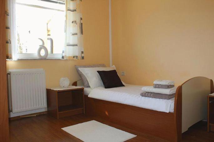 Apartments Ficur With Swimming Pool & Grill, ポルトローシュ エクステリア 写真